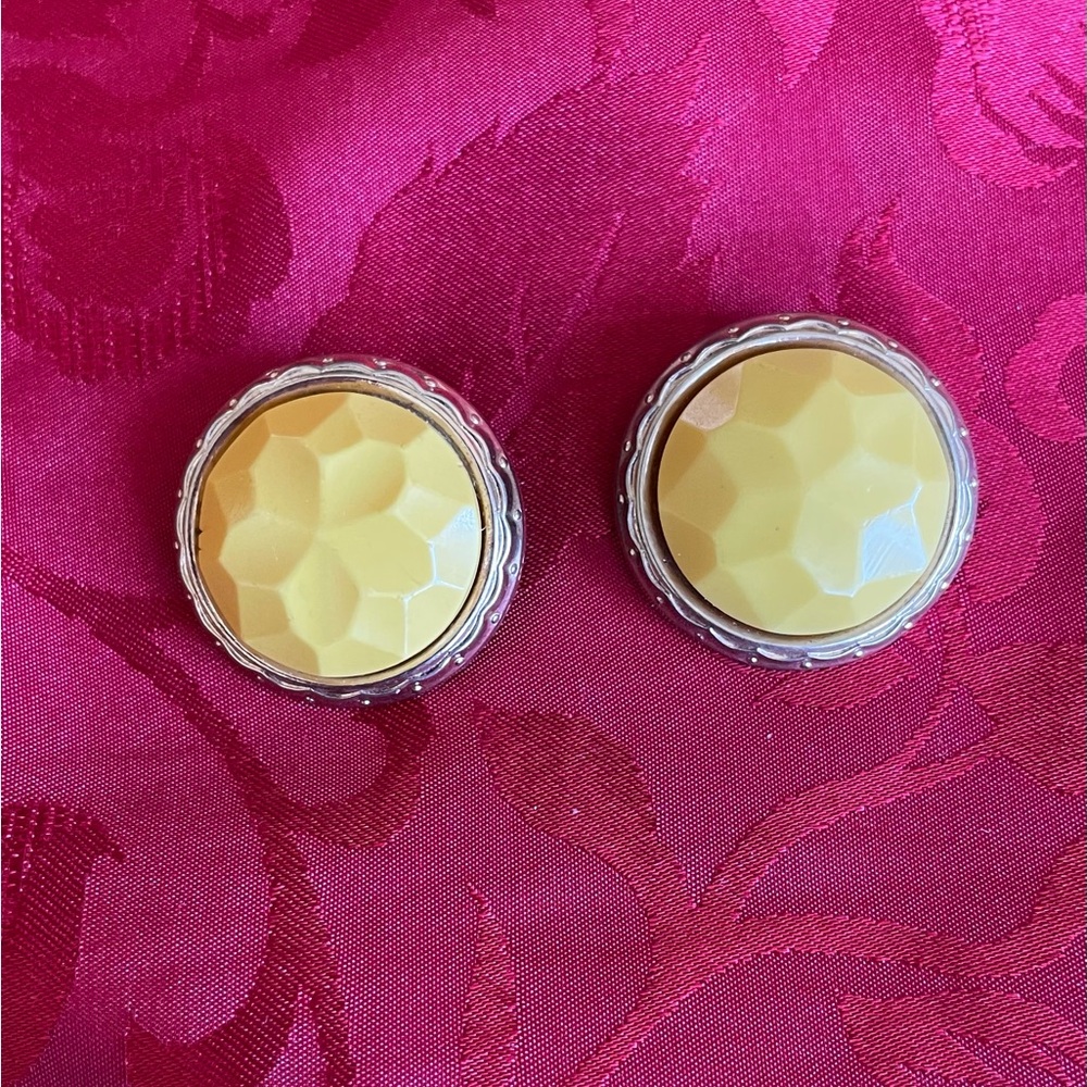 Vintage 80s Chic Mustard Color Faceted Clip Earrings